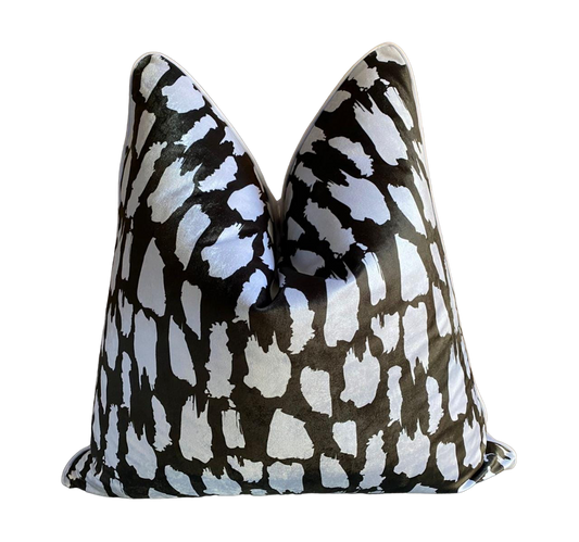 Black and white scatter cushion with elegant piping. Sized 60x60