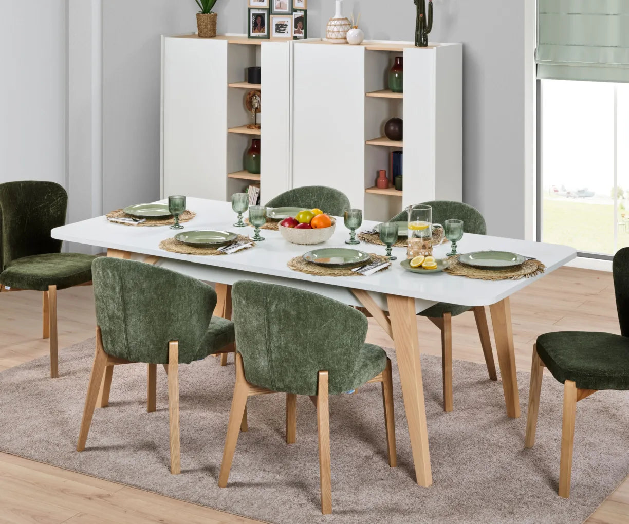Extendable dining table seats 4-10 people