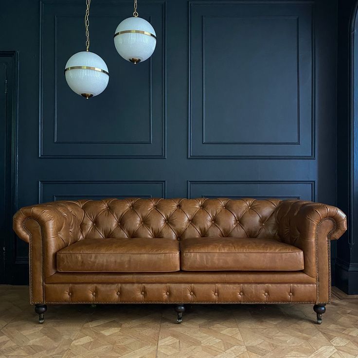 Traditional brown leather Chesterfield couch
