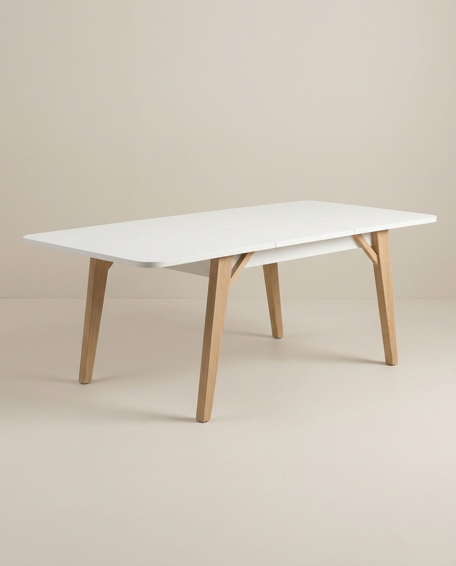 Extendable 8-10 seater table. GALERIA FURNITURE SA